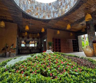 Van Chan Hotel | Phố Núi Tú Lệ Retreat onsen & spa