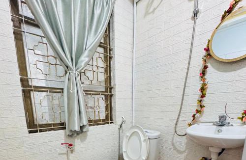 Dong Da Bed & Breakfast | Viet Stay Pho Chua Lang 2 - Campus View Home