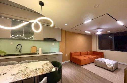 District 1 Apartment | Pin Skyview Suite