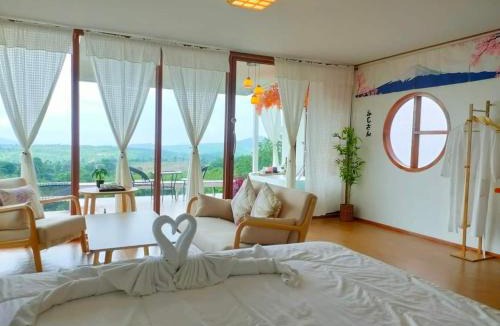 Nam Nao Bed & Breakfast | บ้านไร่เก็บตะวันโฮมสเตย์น้ำหนาว