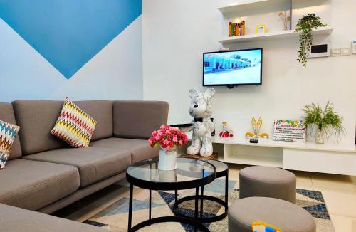 Bach Dang Riverside Apartment | Linda Apartment-ICON56-District4-3mins to center dtrc1- INFINITY POOL- AWESOME ROOFTOP