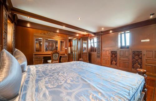 Nong Pla Lai Villa | Villa Nautica Pattaya - 4 BR Luxury Pool Villa With Unique Yacht-house