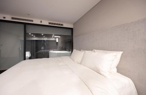 Tay Ho Apartment | KIM Apartment & Homestays at PentStudio West Lake