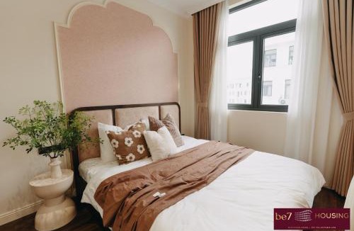 Gia Lam Apartment | High Ser-Apt -Warmly & Spacious- Peaceful- Bathtub- Greenview- Nearly bus stop- 30mins by car to HanoiOldQuater - Vinhomes OceanPark