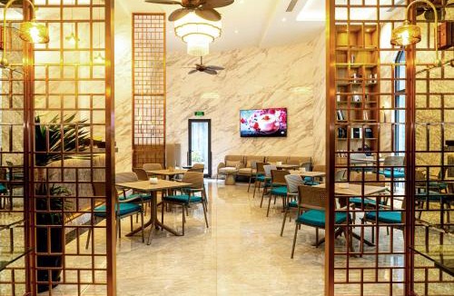 Lang Ha Apartment | The Gloria Serviced Apartment by Silk Path