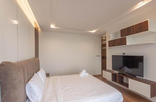 Ba Dinh Apartment | Royal Serviced apartment Vinhomes Metropolis