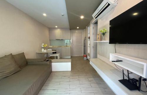 Na Kluea Apartment | Seven Sea Resort with Sofa Bed
