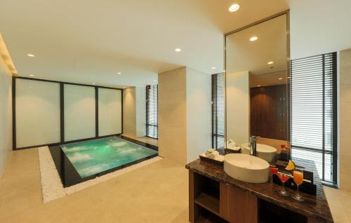 Ba Dinh Hotel | Grand Vista Hanoi
