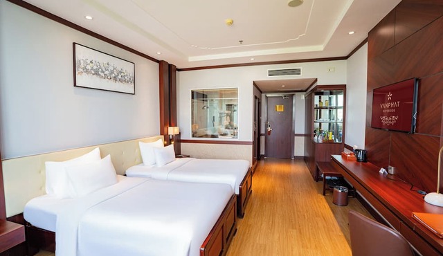 Van Phat Riverside Hotel