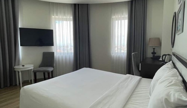 Lotus Hotel & Apartment