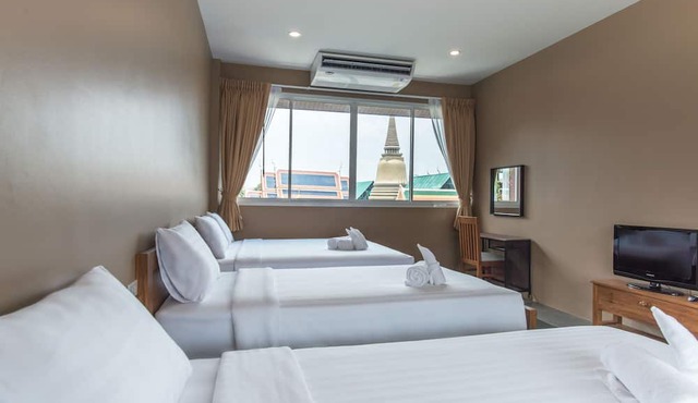 Feung Nakorn Balcony Rooms and Cafe in Bangkok