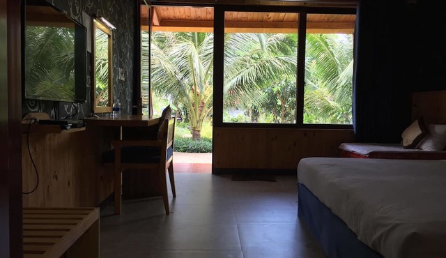 Tan Son Nhat Con Dao Resort