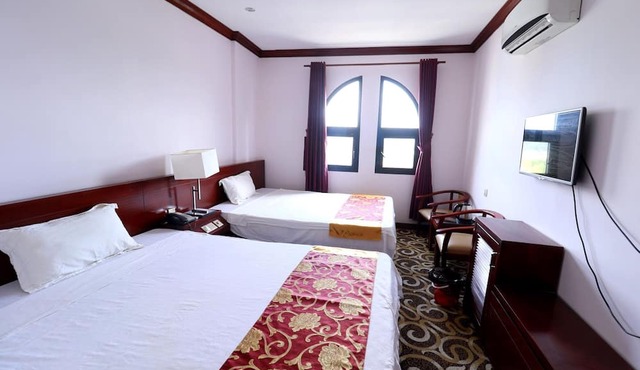 Hoang Trung Co To Hotel