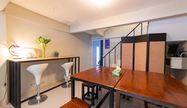 Napa Hostel Samrong Station in Samut Prakan