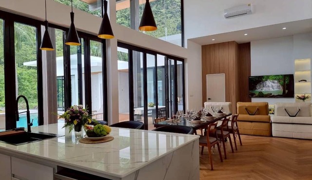 Red Cheek Mountain Villa in Krabi