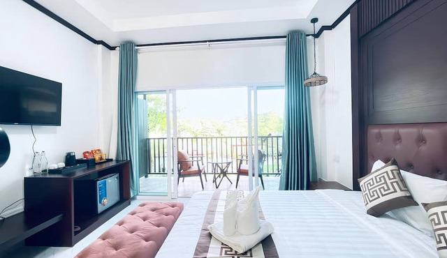 Intimate Riverside Resort