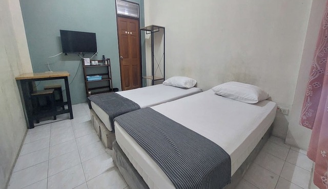 Sukhum Mega Bangna Guest House By Zuzu in Bangkok
