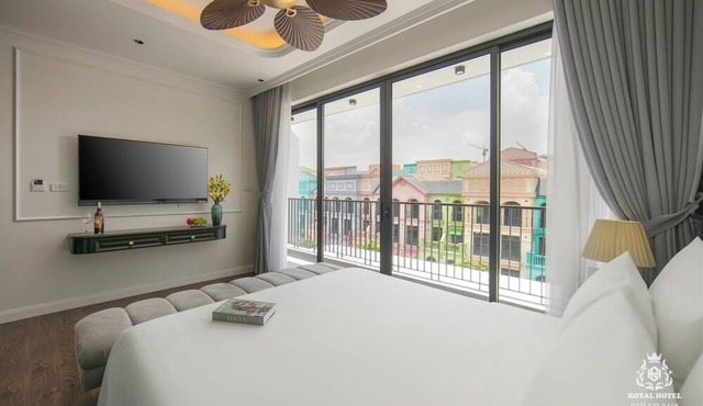 Royal Hotel - Vinhomes Ocean Park 3