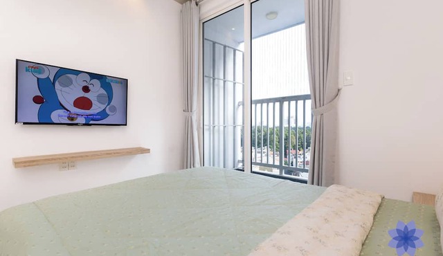 Luxury 2Brs Apt, Free Gym & Pool, 2km from Tan Son Nhat Airport