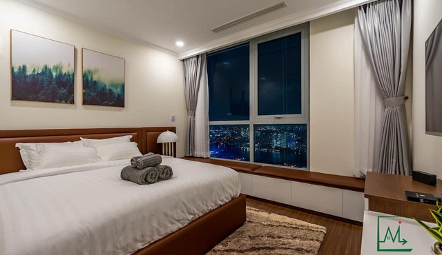 AMAVI LUXURY - VINHOMES SPACIOUS AND COZY APT FOR FAMILY/GROUP - 4 BR