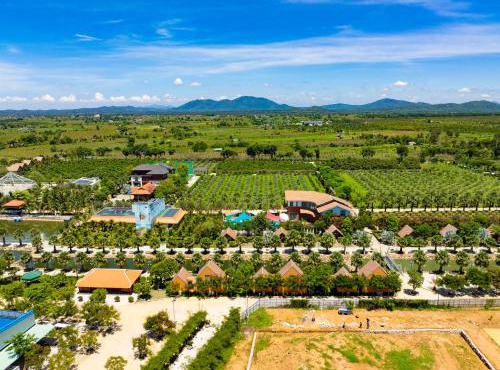Hoàng Long Tropical - Farmstay