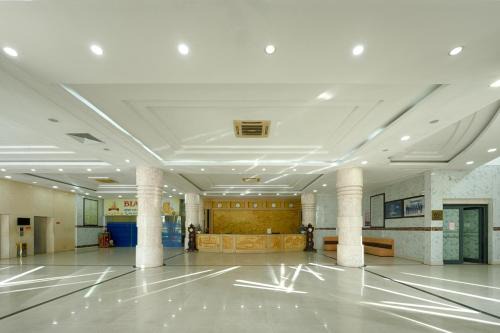 SAILING TOWER Hotel