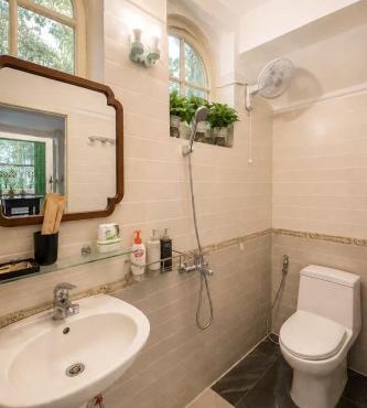 French garden Villa 4BR BBQ sunny balcony bathtub Steps to West Lake