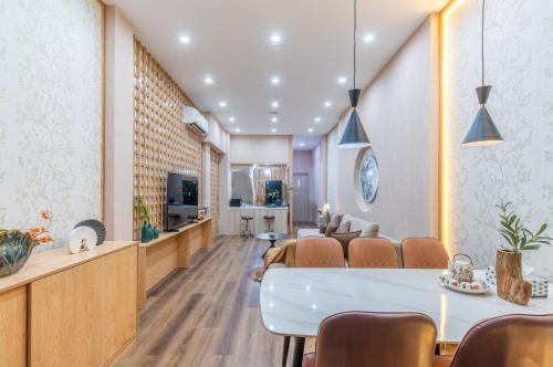 The Hidden Alley House - 5BR - District 1
