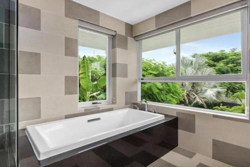 ANIA Ocean Pool Resort Villas