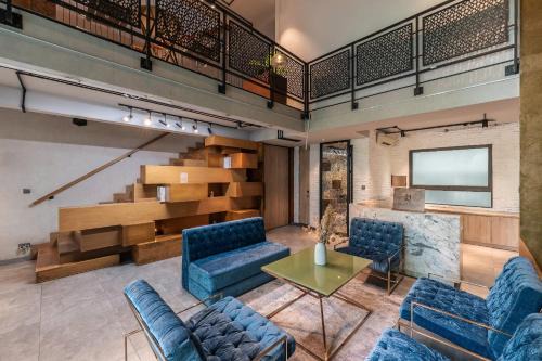 Interior Villa 7BR with GYM by Raymond