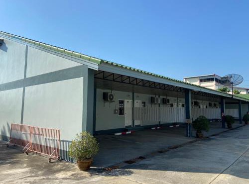 โรงแรมแฮปปี้ สามชุก Happy Motel samchuk in Sam Chuk